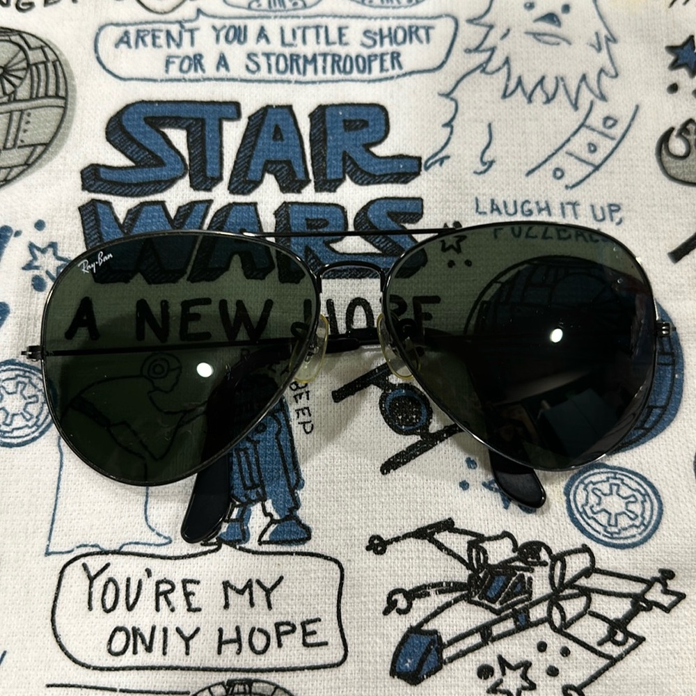 *Vintage 1990* B&L Ray Ban Aviator sunglasses dark metal frame w/ dark lenses.